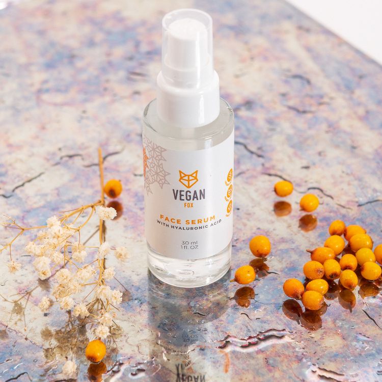 Face serum with hyaluronic acid